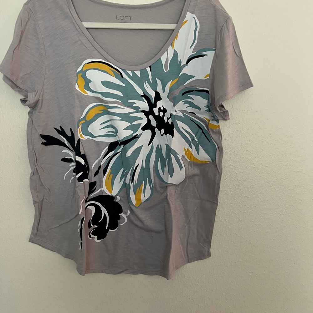 - LOFT outlet gray with front flower shirt